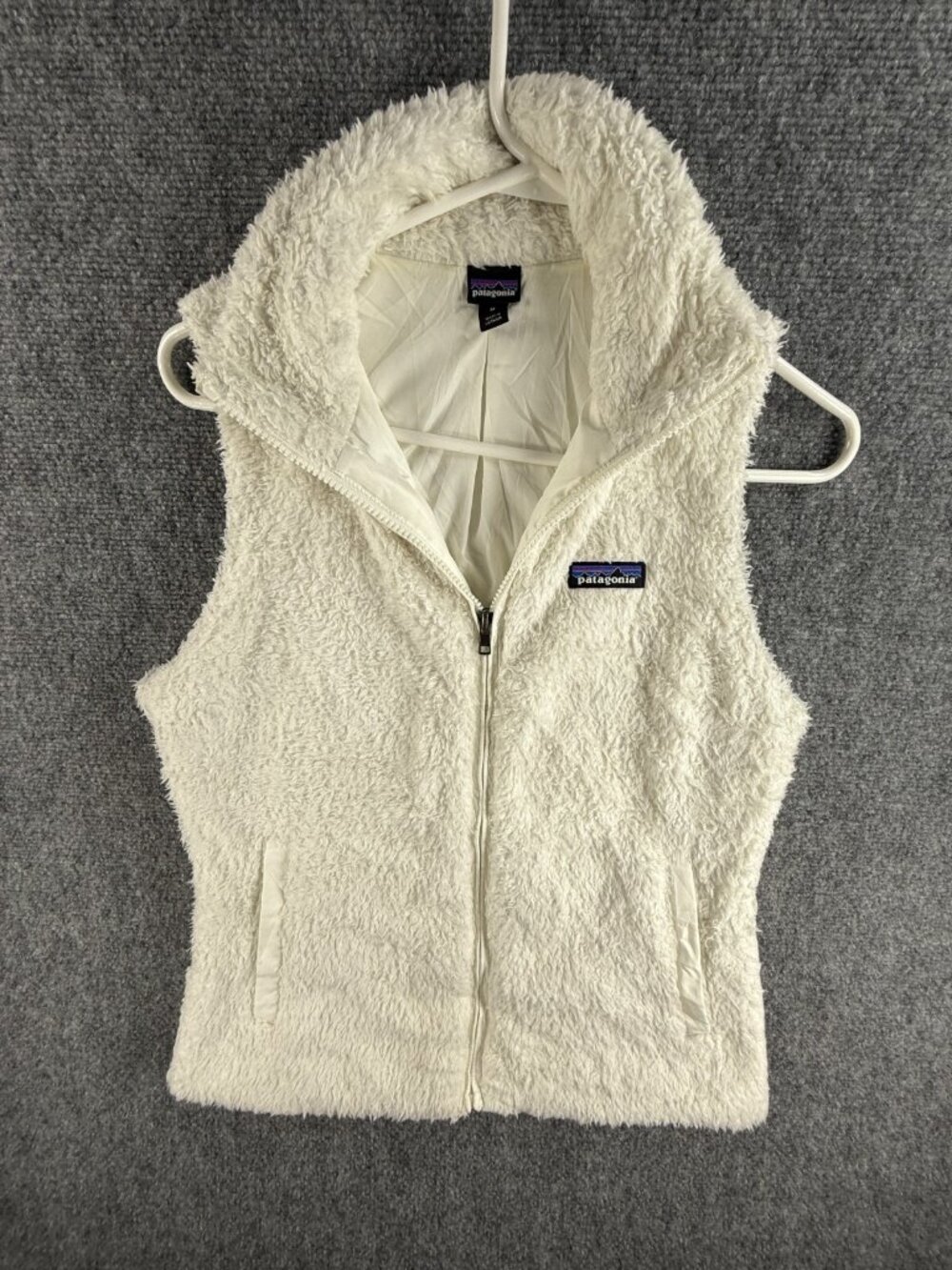 Patagonia Women Fluffy Soft Fleece Full Zip Vest White Medium Lined Chest Logo